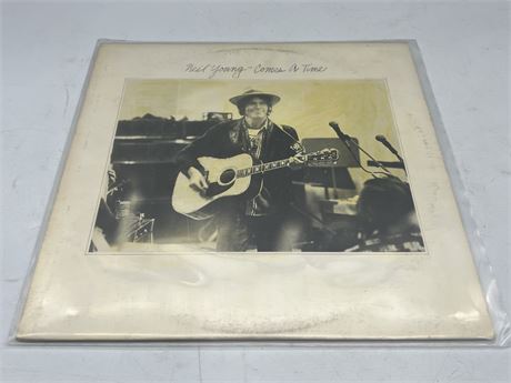 NEIL YOUNG - COMES A TIME - EXCELLENT (E)