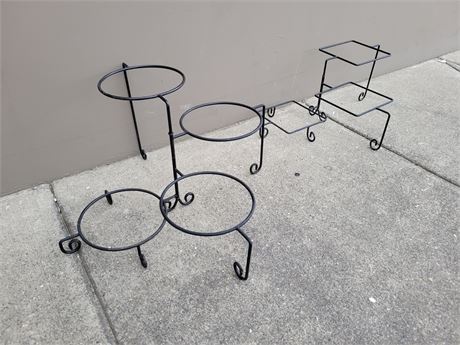 2 FOLDOUT METAL PLANT STANDS