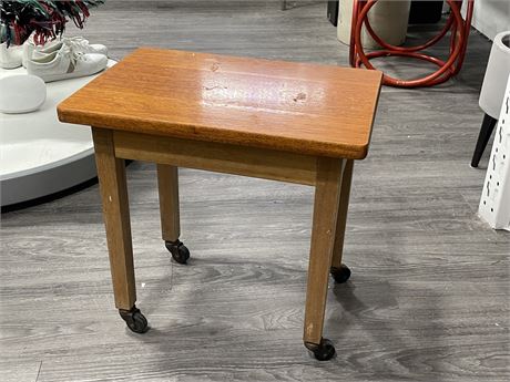 VINTAGE ROLLING SMALL TEAK TABLE (19”x14”x19”)