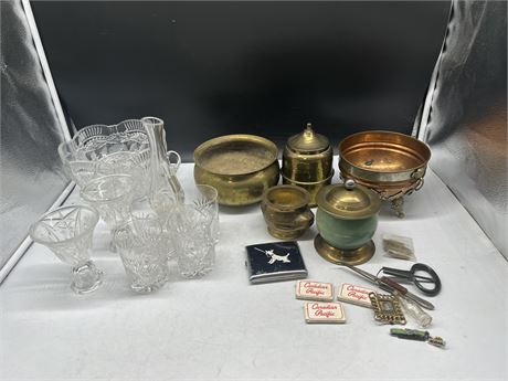LOT OF VINTAGE BRASS / COLLECTABLES & CRYSTAL