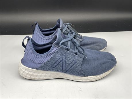 MENS NEW BALANCE SIZE 10.5 PRE OWNED SHOES - GOOD CONDITION