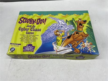 SCOOBY DOO CYBER CHASE BOARD GAME (UNSURE IF COMPLETE)