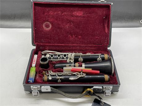 JCL-631-2 CLARINET IN CASE
