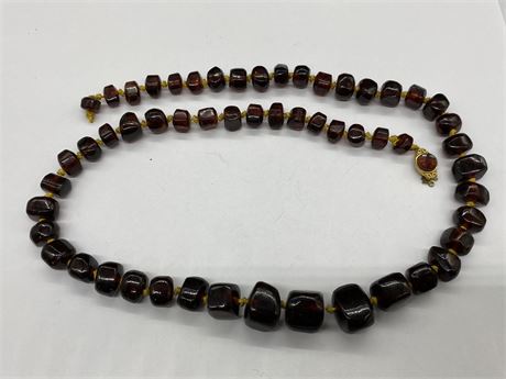 VINTAGE NATURAL AMBER BEADED ESTATE NECKLACE - CLASP NEEDS REPAIR