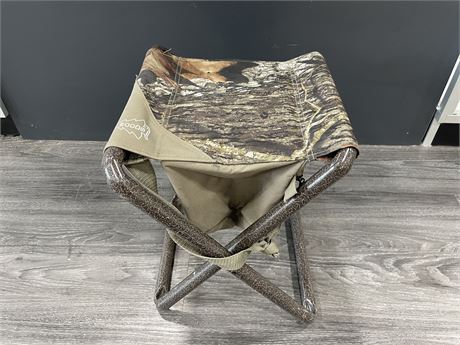 CAMOUFLAGE FOLDABLE OUTDOOR CHAIR / FISHING STOOL W/ STORAGE POUCH 16” T - 12”W