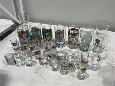 COLLECTION OF GLASSES & SHOT GLASSES