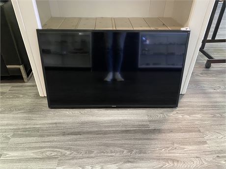 43" SAMSUNG FLAT SCREEN TV (WORKING BUT NO REMOTE)