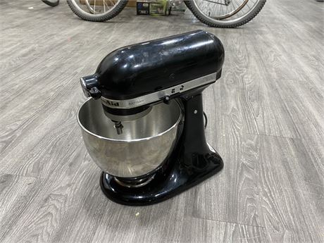 KITCHEN AID TABLE TOP STAND MIXER