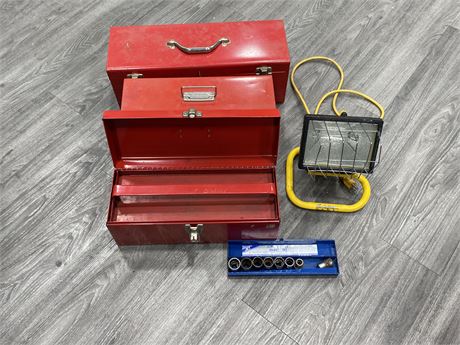 3 TOOLBOXES, SMALL SOCKET SET, AND CONSTRUCTION LIGHT