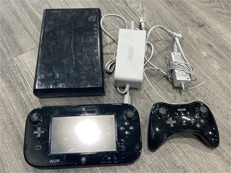 WII U LOT - SYSTEM, CORDS, GAME PAD & CONTROLLER