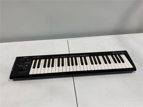 ROLAND A-500 MIDI KEYBOARD (Works, needs cords)
