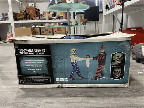 TUG-OF-WAR CLOWNS LIFE SIZE ANIMATED DECOR COMPLETE IN BOX