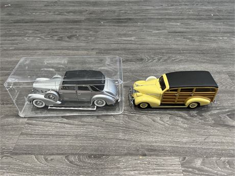(2) 1/18 SCALE DIECAST CAR MODELS