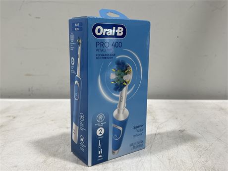 NEW ORAL-B PRO 400 ELECTRIC TOOTH BRUSH