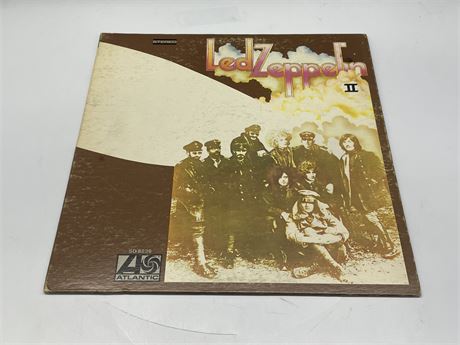 LED ZEPPELIN - II W/ RARE EARLY RED LABEL - VG (Lightly scratched)