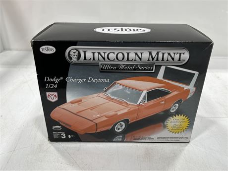 1:24 SCALE LINCOLN MINT METAL MODEL KIT IN BOX - NEW