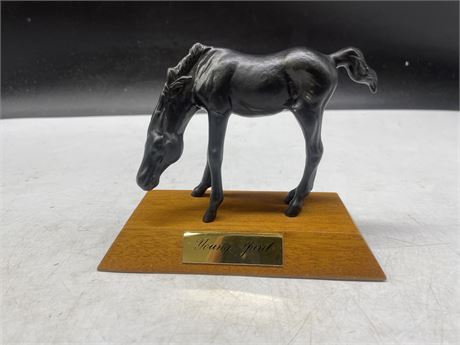 BESWICK - YOUNG SPIRIT BLACK COLT ON WOOD STAND