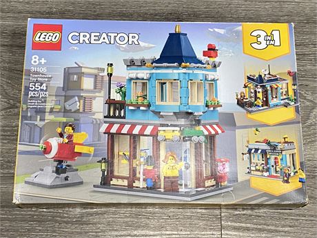 LEGO 3 IN 1 TOWNHOUSE TOY STORE (31105)