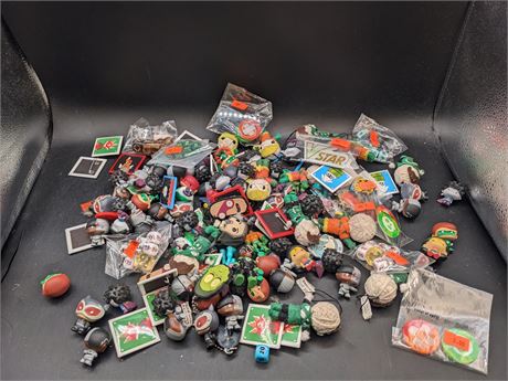 LARGE COLLECTION OF VIDEO GAME AND SUPERHERO PINS AND TOYS