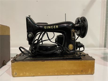 VINTAGE SINGER SEWING MACHINE