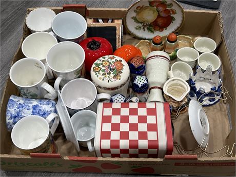 LOT OF VINTAGE MISC. KITCHENWARE - CUPS, PLATES & OTHERS
