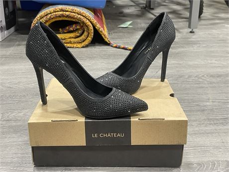 (NEW) LE CHATEAU HEELS- RETAIL $120 - SIZE 37 -