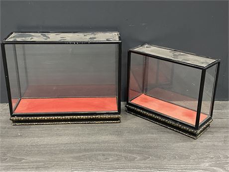 2 VINTAGE CHINESE STYLE SHOWCASES (LARGEST IS 14.5”X12”)