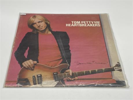 TOM PETTY AND THE HEARTBREAKERS - DAMN THE TORPEDOES - VG (slightly scratched)