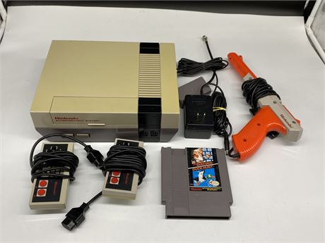 NES SYSTEM W/ 2 CONTROLLERS, DUCK HUNT GAMES / GUN, CORDS