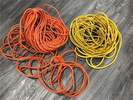 2 HEAVY DUTY EXTENSION CORDS