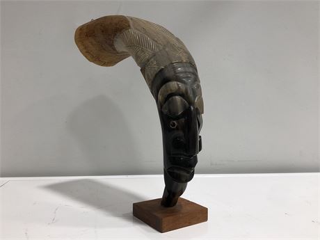 CARVED HEAD ON HORN