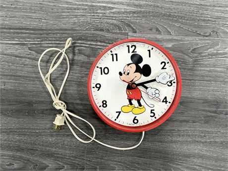 VINTAGE MICKEY MOUSE CLOCK - WORKING 8” DIAM.