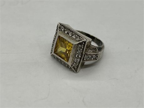 MARKED 925 RING W/STONE - SIZE 5 1/4