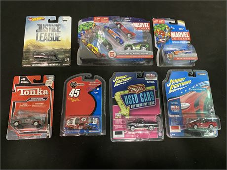 ASSORTED CAR COLLECTABLES