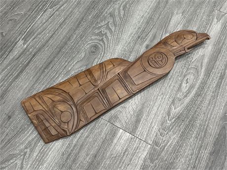 INDIGENOUS SIGNED CARVING BY DARWIN LEWIS - HAS DAMAGE NEAR MOUTH (22” long)
