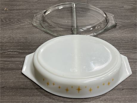 VINTAGE PYREX LIDDED DISH - EXCELLENT COND. - RARE PATTERN (12” wide)