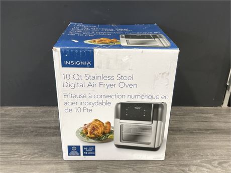 INSIGNIA 10QT STAINLESS STEEL DIGITAL AIR FRYER OVEN - NEVER USED