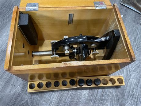 VINTAGE MICROSCOPE WITH SLIDES & SAMPLES IN CASE