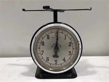VINTAGE BLACK AND WHITE SCALE