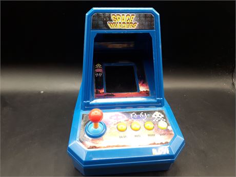 SPACE INVADERS MINIATURE ARCADE - VERY GOOD CONDITION