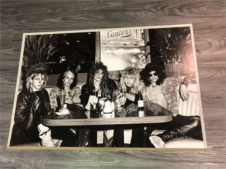 AUTHENTIC GUNS ‘N’ ROSES  PHOTO SIGNED BY BAND (3ftx2ft)