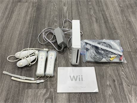 WII FULL SYSTEM W/2 CONTROLLERS & GAME