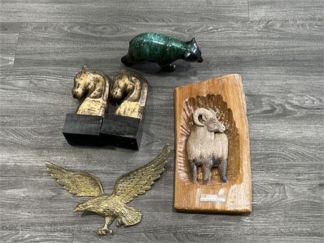 VINTAGE ANIMAL DECOR PIECES - BOOK ENDS, WALL HANGERS & ECT