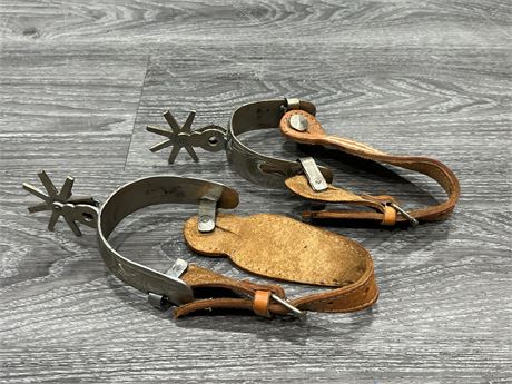 NICE ENGRAVED STEEL / LEATHER HORSE SPURS