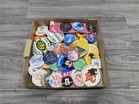 FLAT OF VINTAGE BUTTONS / PINS