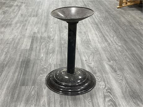 METAL PLANT STAND (16”x23”)