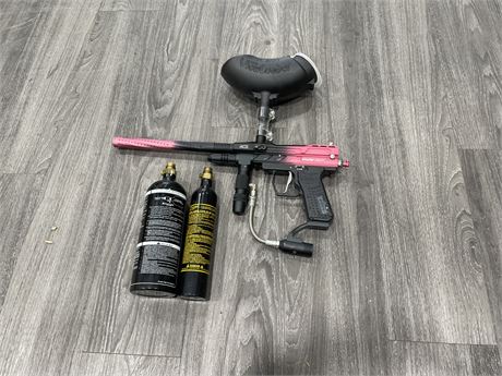 SPYDER PILOT PAINTBALL GUN WITH 2 CANISTERS (NO CHARGER)
