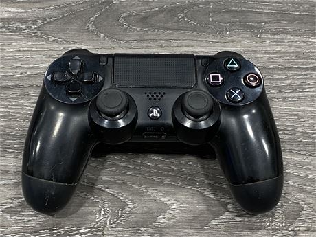 PS4 CONTROLLER BLACK