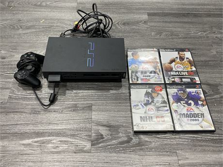 PS2 CONSOLE & 4 GAMES (Turns on)