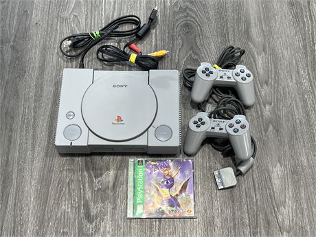 PLAYSTATION 1 W/ GAME, CONTROLLERS, CORDS - SUPER CLEAN